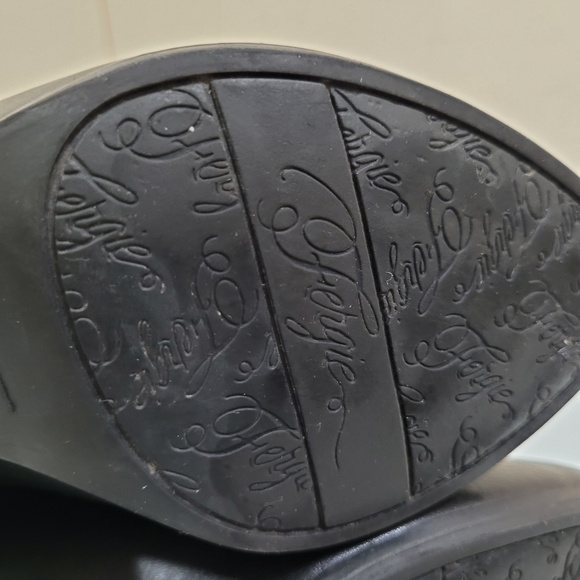 Fergie Boots sz 6 - Picture 7 of 9